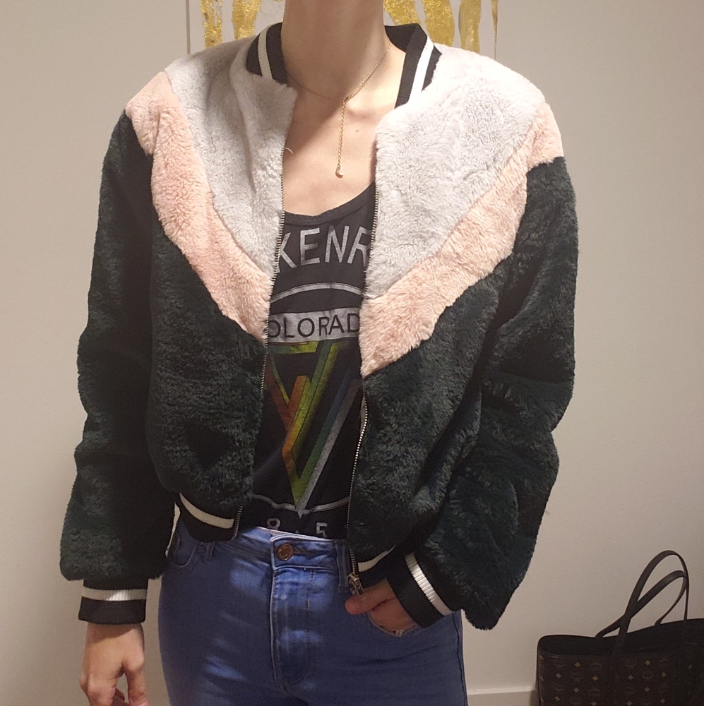 FOREVER 21 feux fur jacket. Size S.